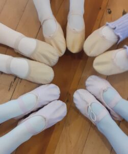 Children's stretched feet in ballet shoes